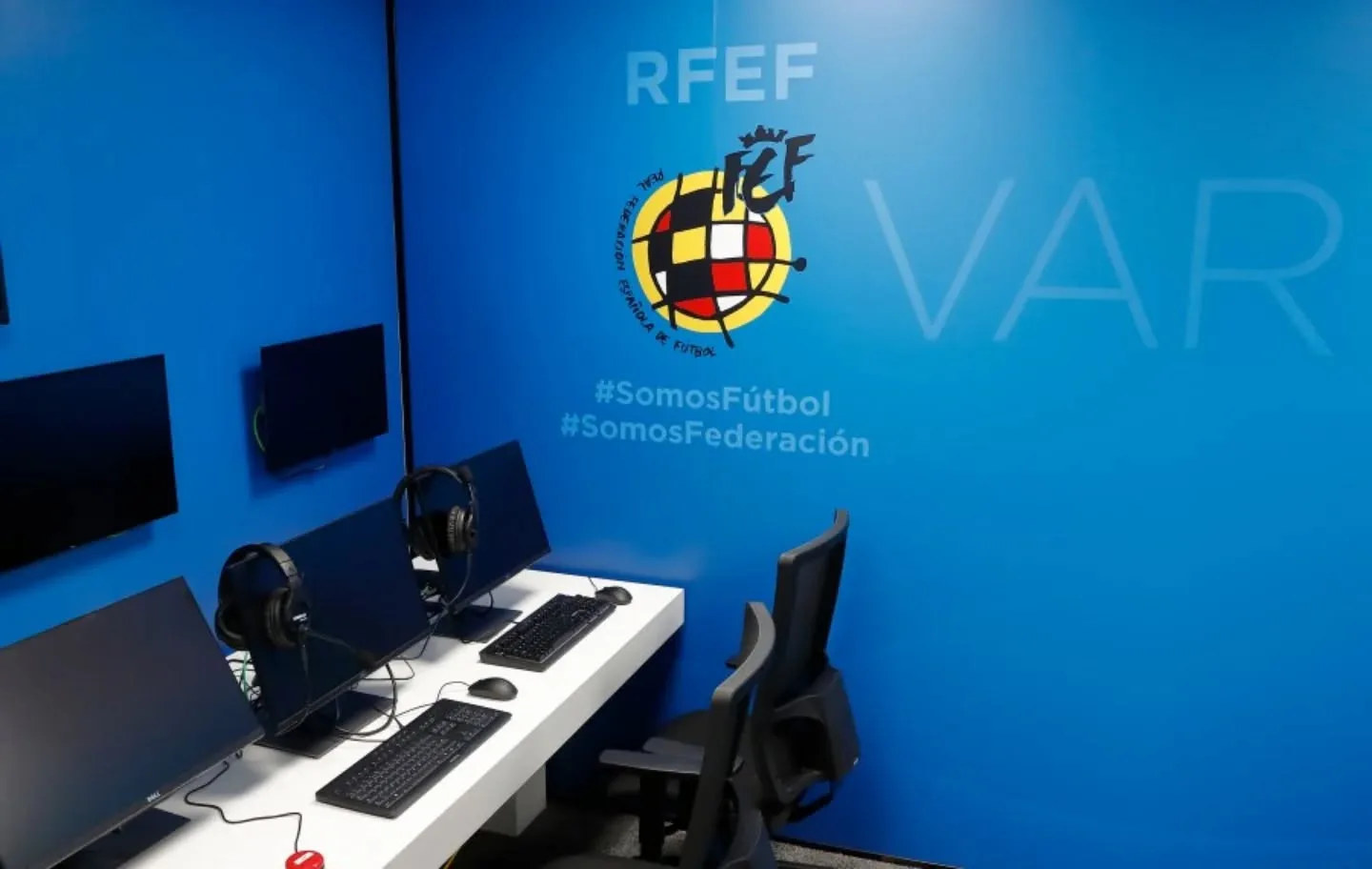 La Primera RFEF estrenará el sistema FVS, el ‘VAR low cost’ que permitirá revisiones a petición de los equipos