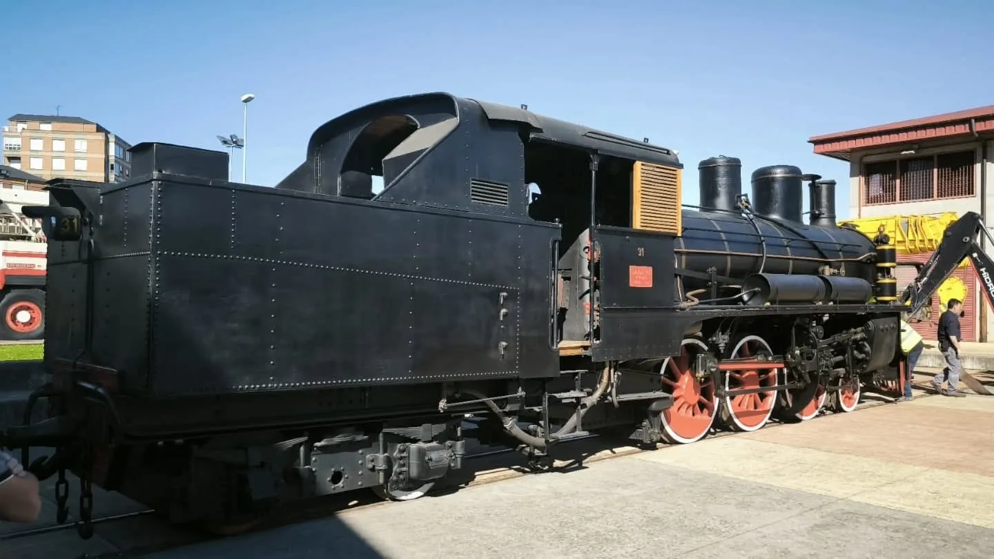 La emblemática locomotora PV 31 inicia su adaptación para volver a las vías con el tren turístico Ponfeblino