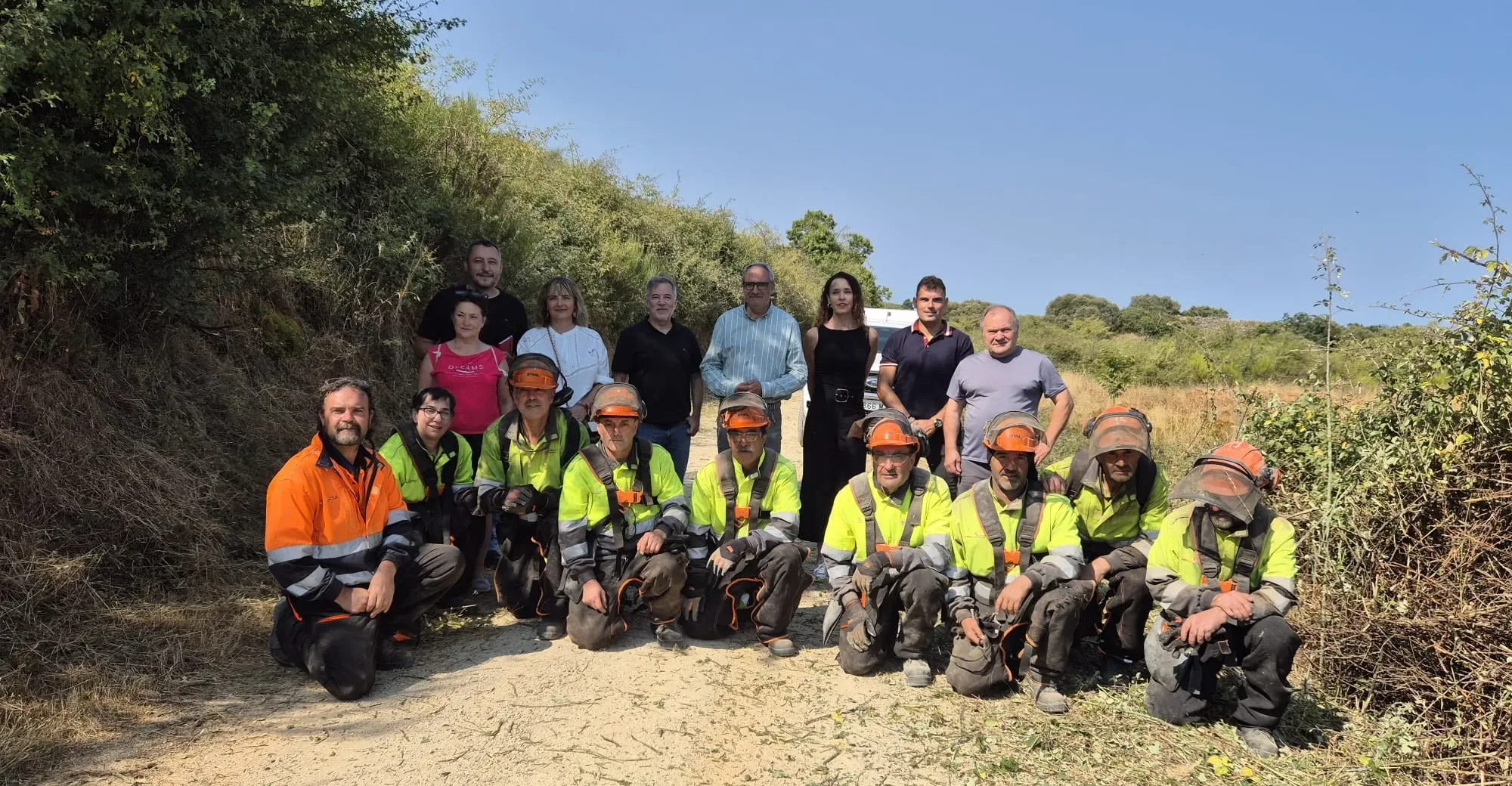 Visita a las brigadas ambientales en los trabajos de desbroce en el entorno de Las Médulas