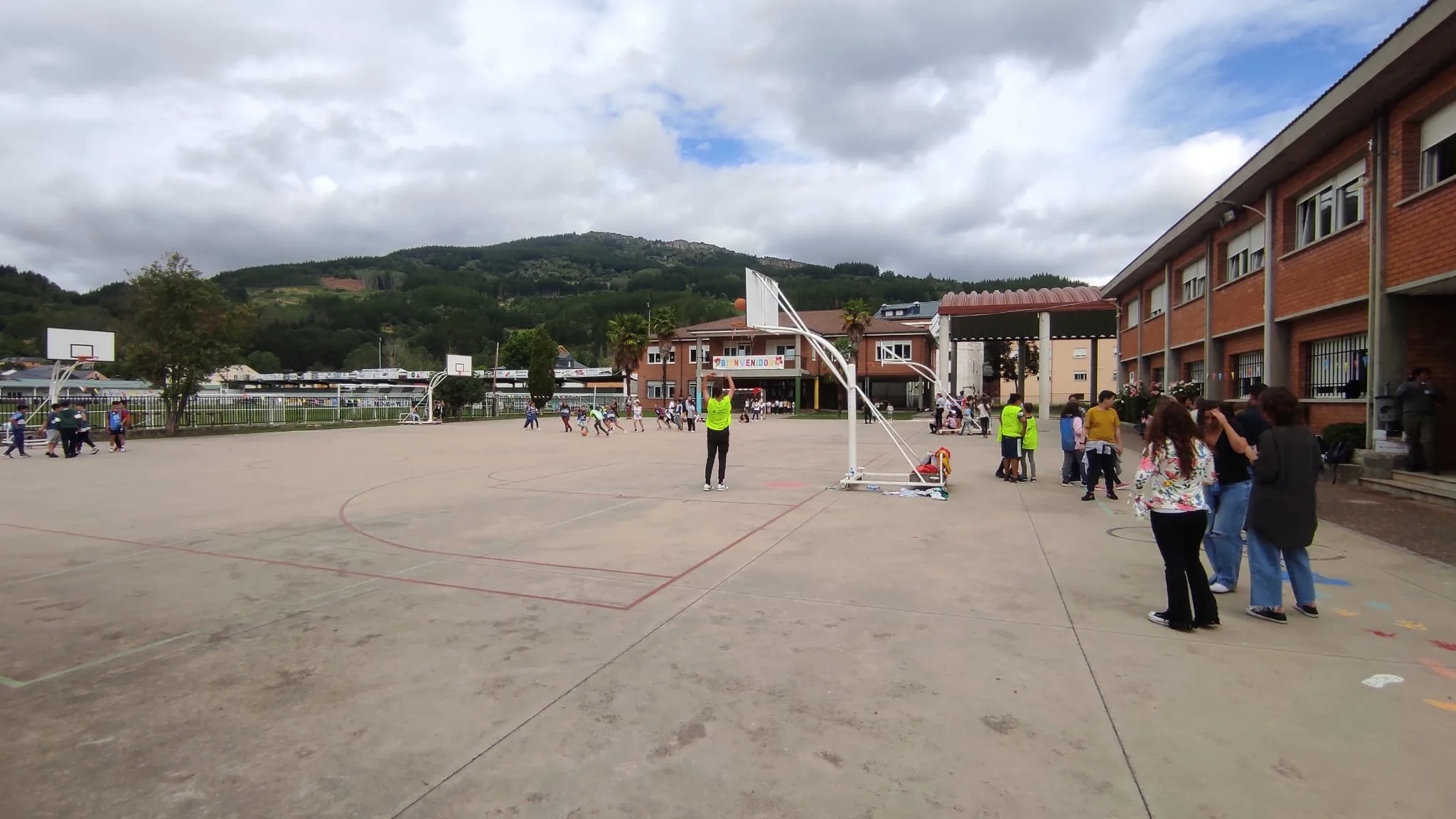 El AMPA del CEIP Piñera de Vega de Espinareda reclama mantener las dos unidades de ESO ante la propuesta de unificarlas por ratio