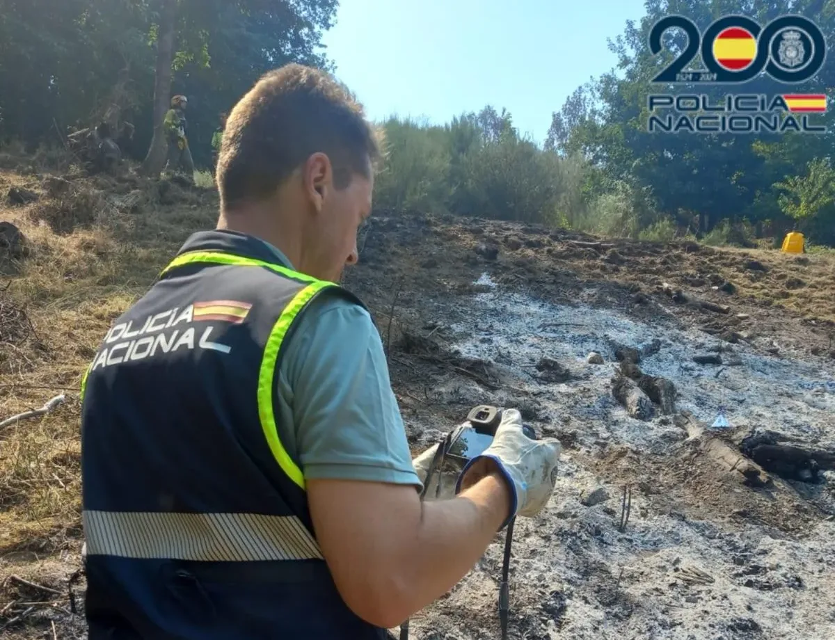 Detenido en Bouzas un hombre por provocar un conato de incendio con la quema de rastrojos
