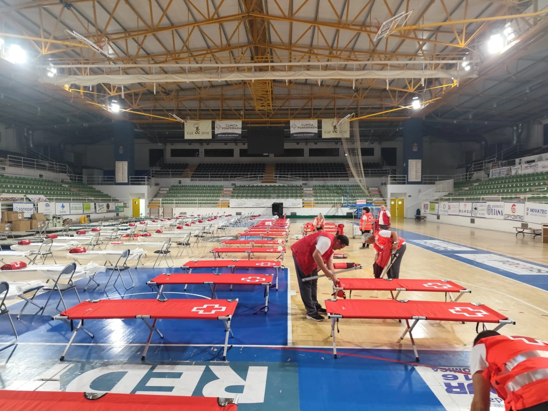 Habilitan 90 camas en Ponferrada para los evacuados por los incendios