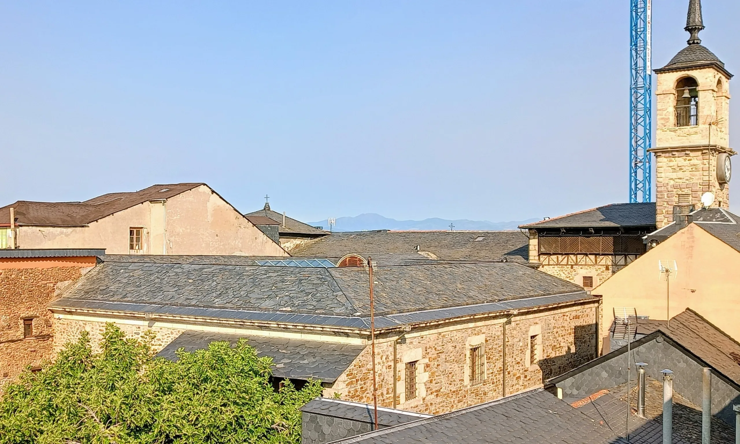 Finaliza la reparación de la cubierta del Museo del Bierzo en Ponferrada