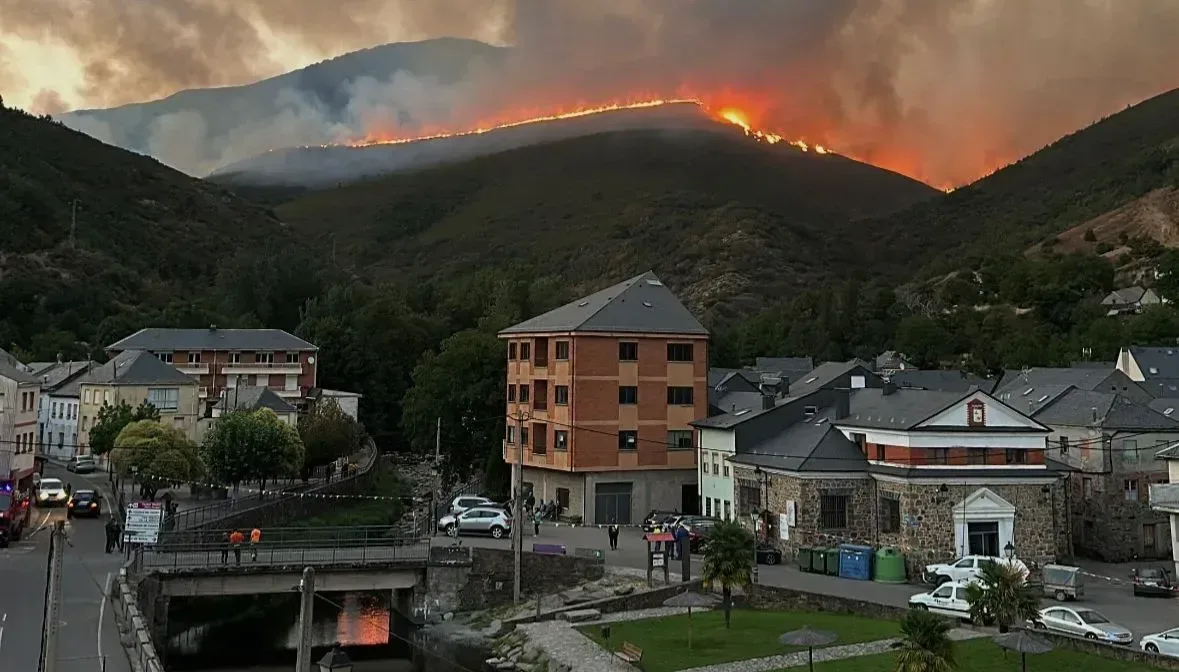 Incendio en Colinas e Igüeña, controlado y sin riesgo para la población