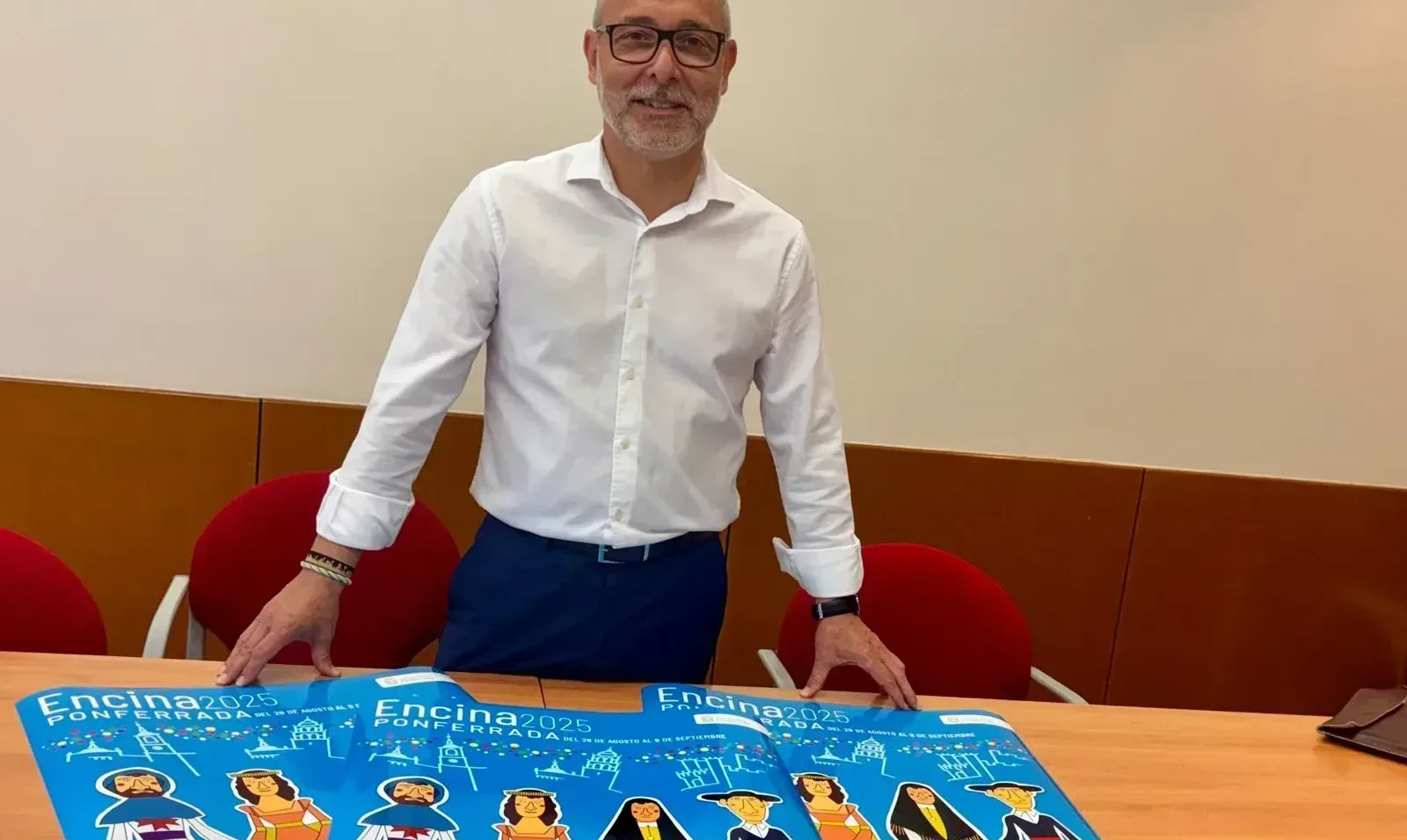 Los tradicionales gigantes protagonizan el cartel de las Fiestas de la Encina 2025