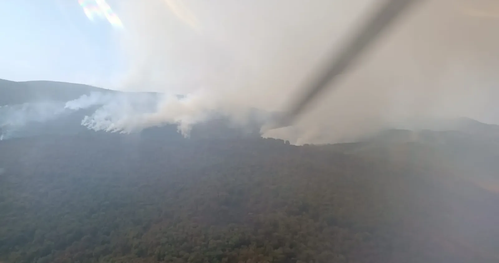 El incendio de Colinas del Campo mantiene dos lenguas activas mientras los equipos trabajan en su estabilización
