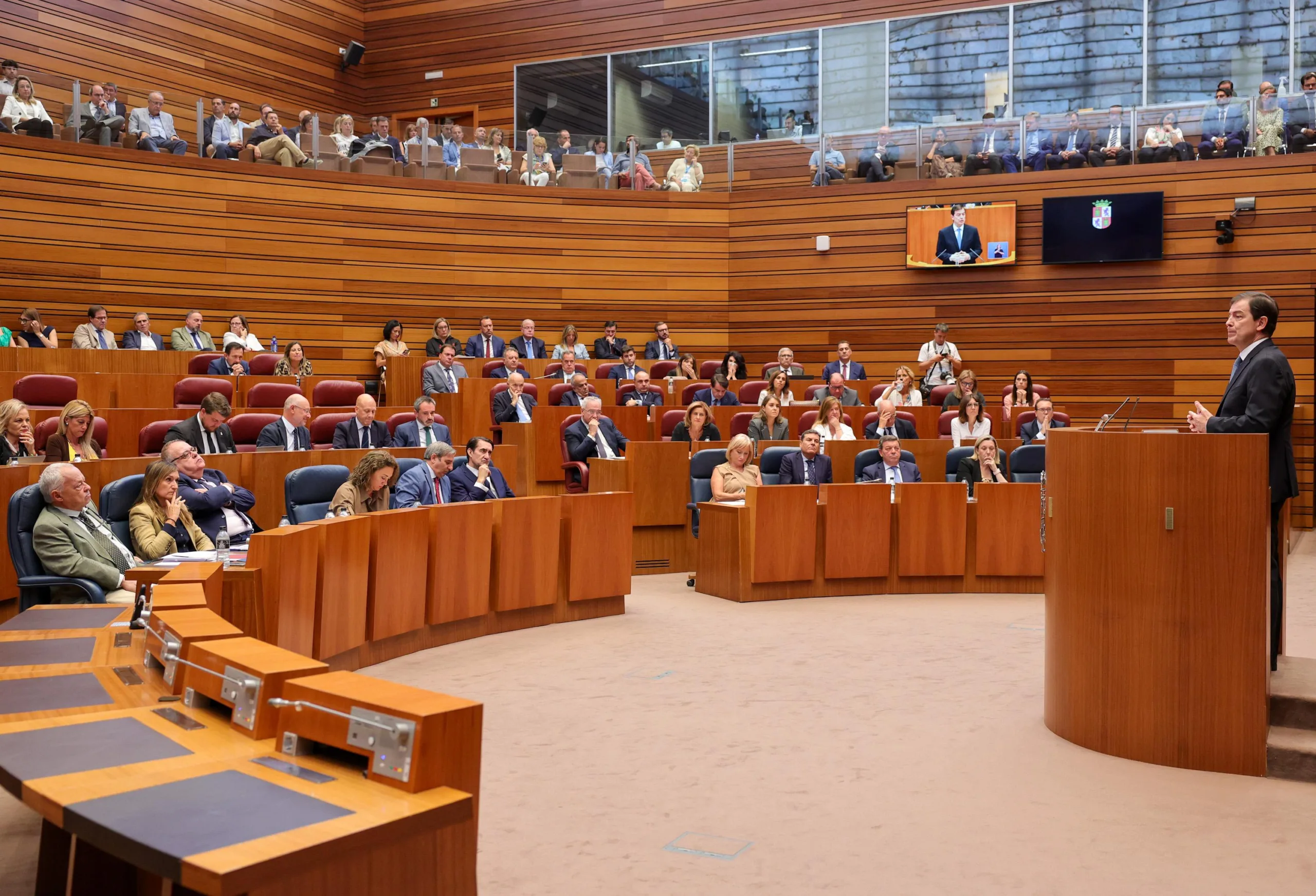 Mañueco afirma en sede parlamentaria que el plan especial para Las Médulas será “un ejemplo internacional de regeneración patrimonial y dinamización económica”