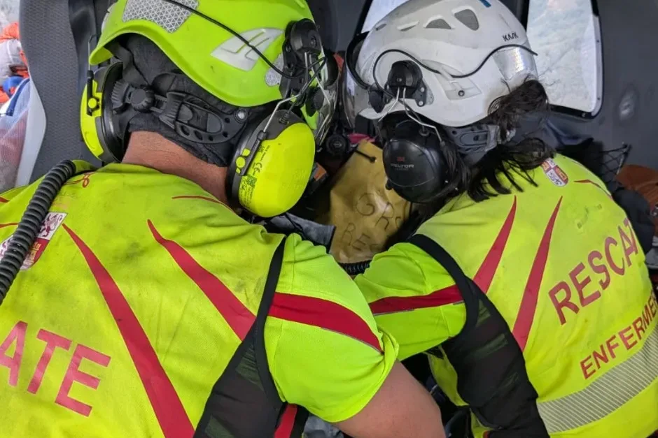 Una voluntaria de 32 años es rescatada en helicóptero tras desvanecerse en el monte Catoute