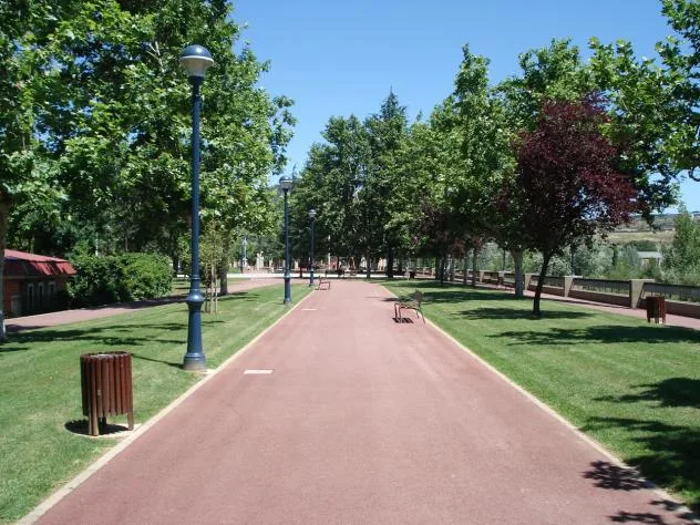 Ponferrada licita un techo metálico en el Parque de la Concordia pese a las reservas del alcalde