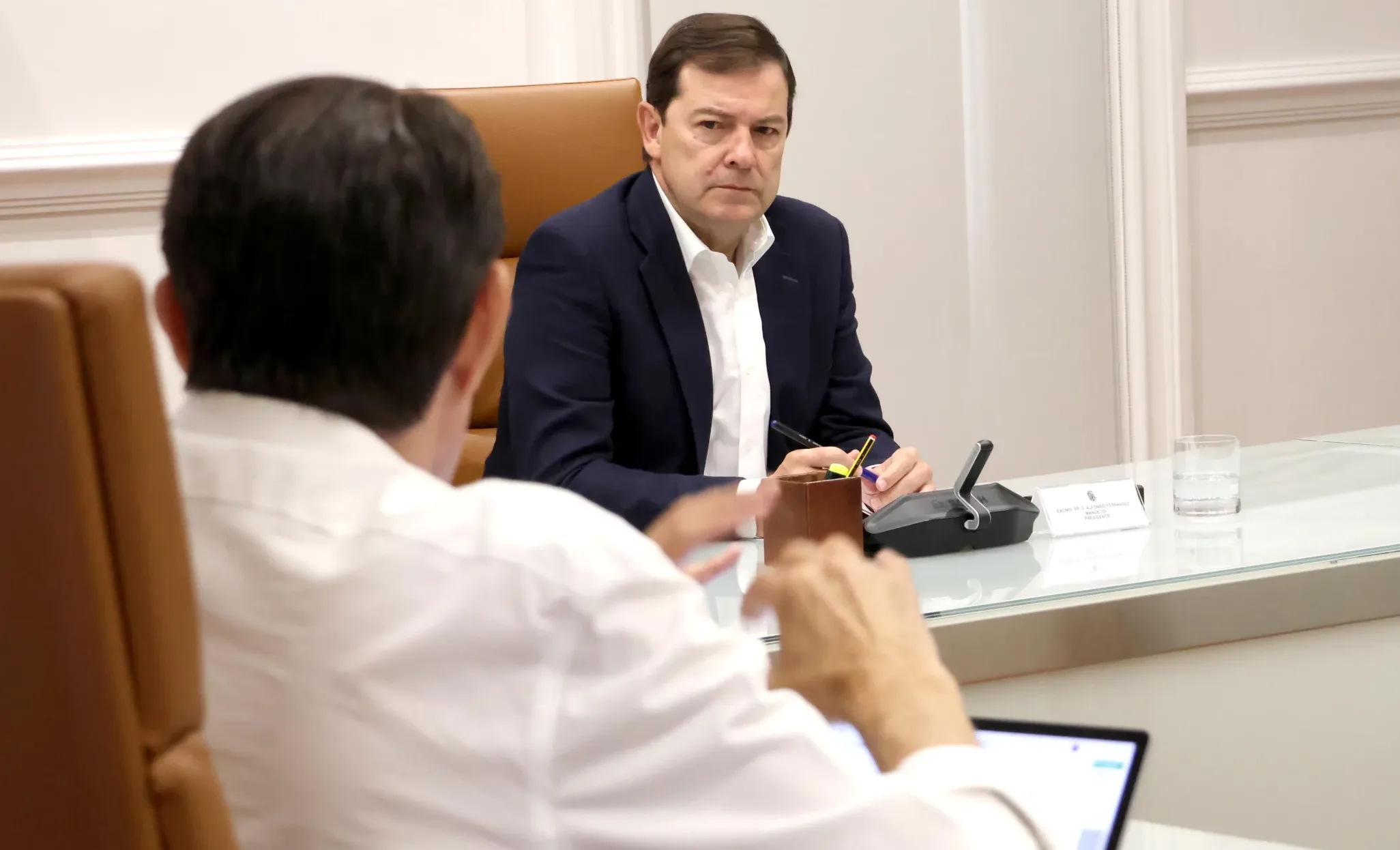 Mañueco anuncia un plan integral inmediato para la reconstrucción de las zonas afectadas por los incendios y una intervención especial en el paraje de Las Médulas