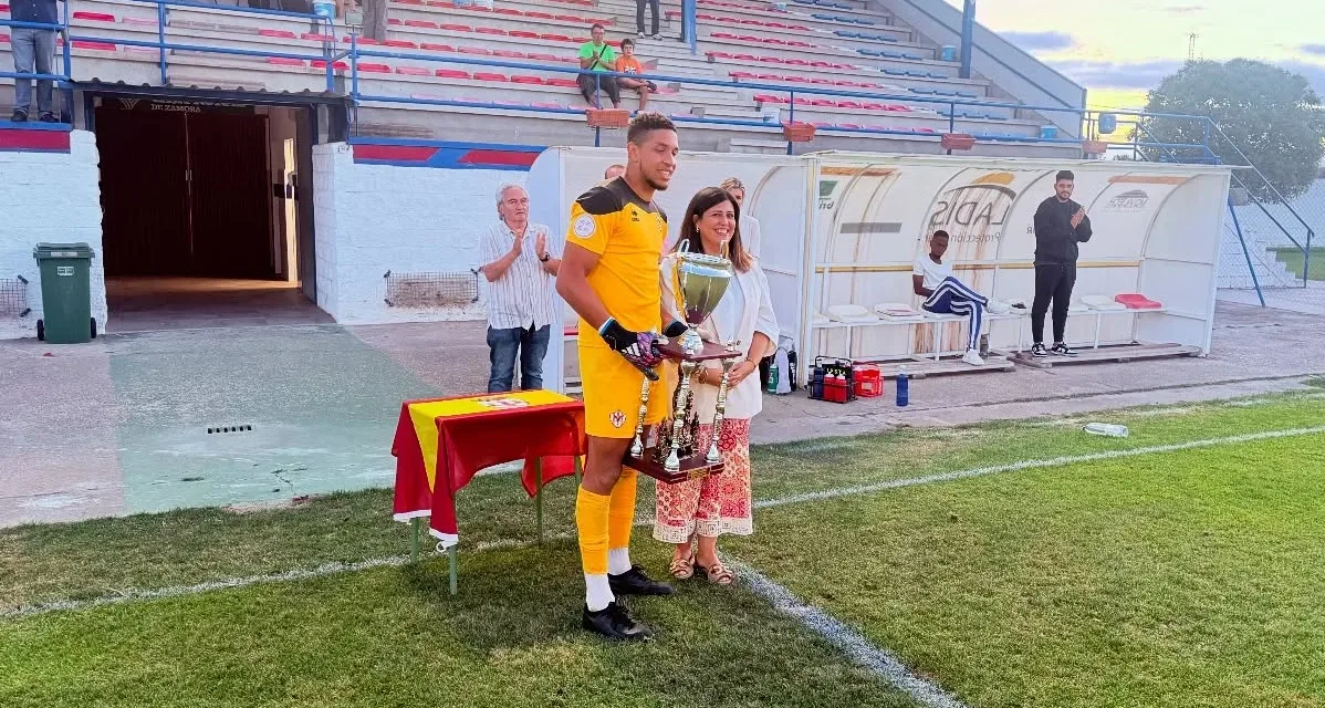 El Atlético Bembibre conquista el Trofeo Ciudad de Benavente en los penaltis