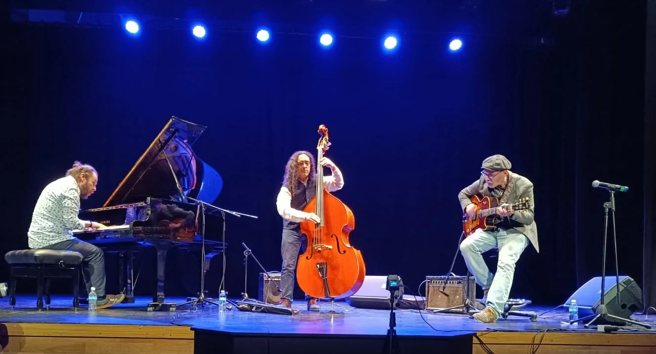 Drumless Trío, jazz sin batería con Marcos Pin y Abe Rábade, llega a la Sala Río Selmo
