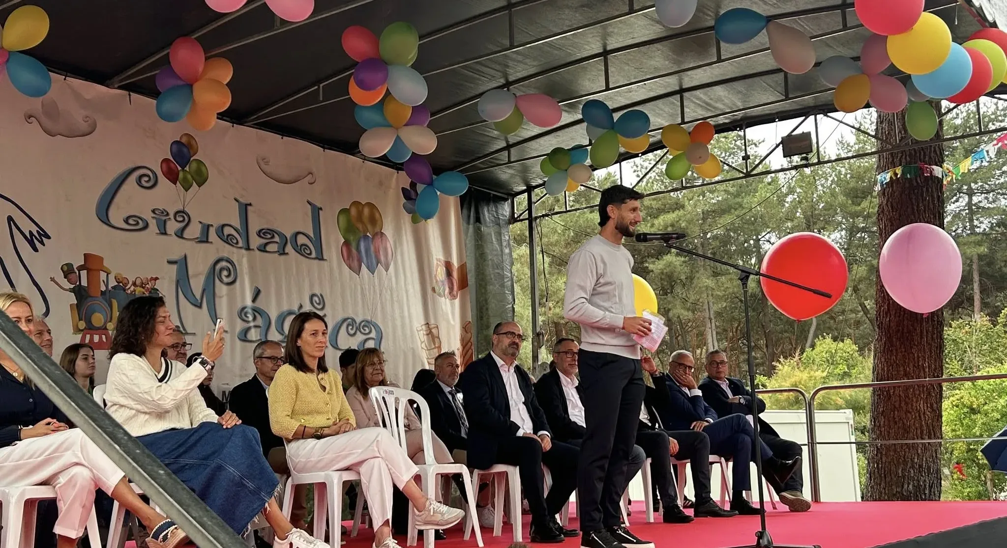 Borja Valle inaugura la Ciudad Mágica con un pregón cargado de ilusión y recuerdos