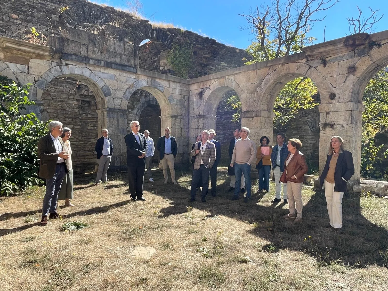 Patrimonio da cuenta de la existencia de un sillar con una inscripción epigráfica antigua en una vivienda de Orellán afectada por los incendios forestales de este verano