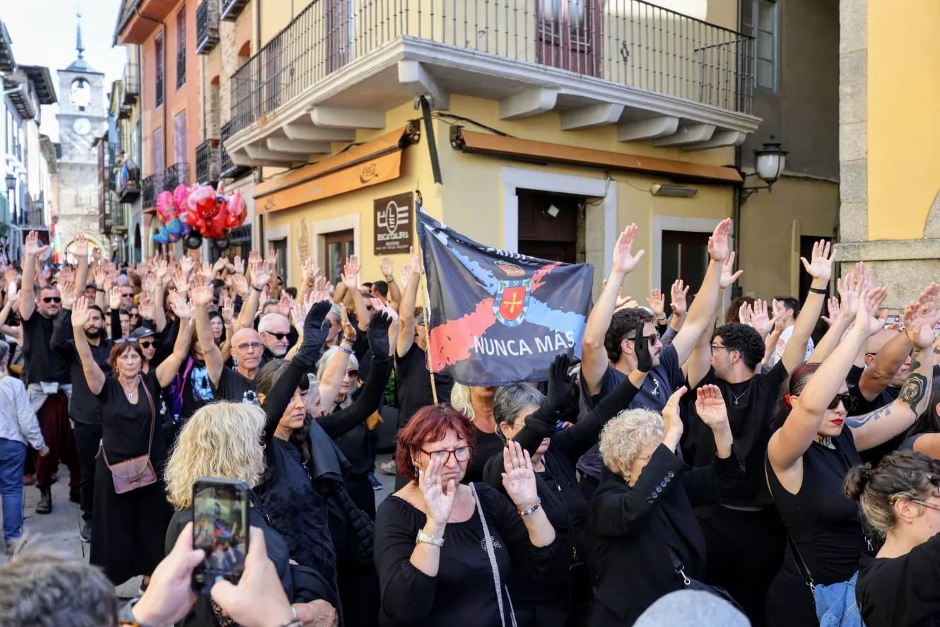 Cerca de 200 personas se concentran en Ponferrada en el Día del Luto Forestal por la gestión de los incendios