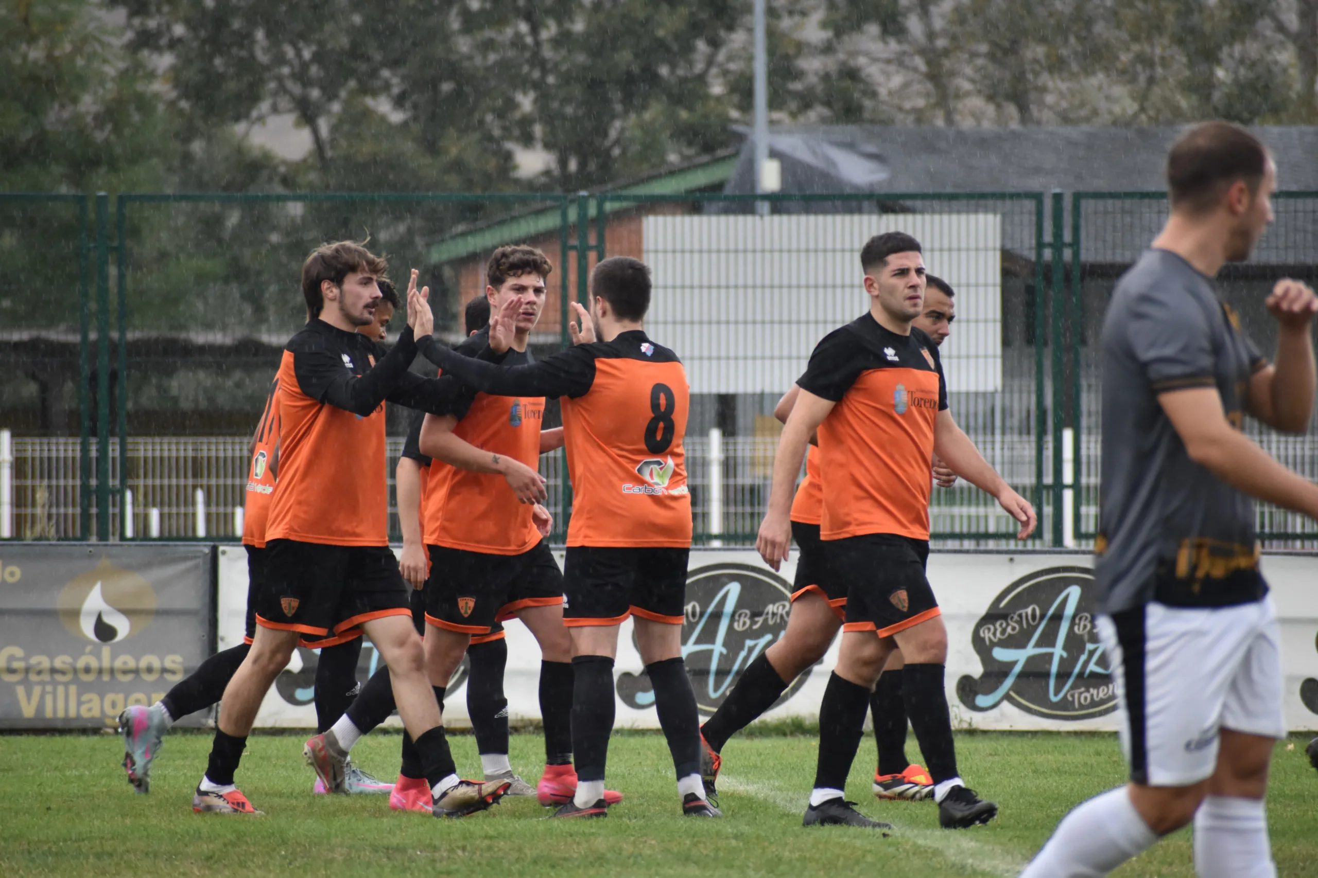 FOTOS | El Toreno se impone al Toralense con un 2-0 en su feudo