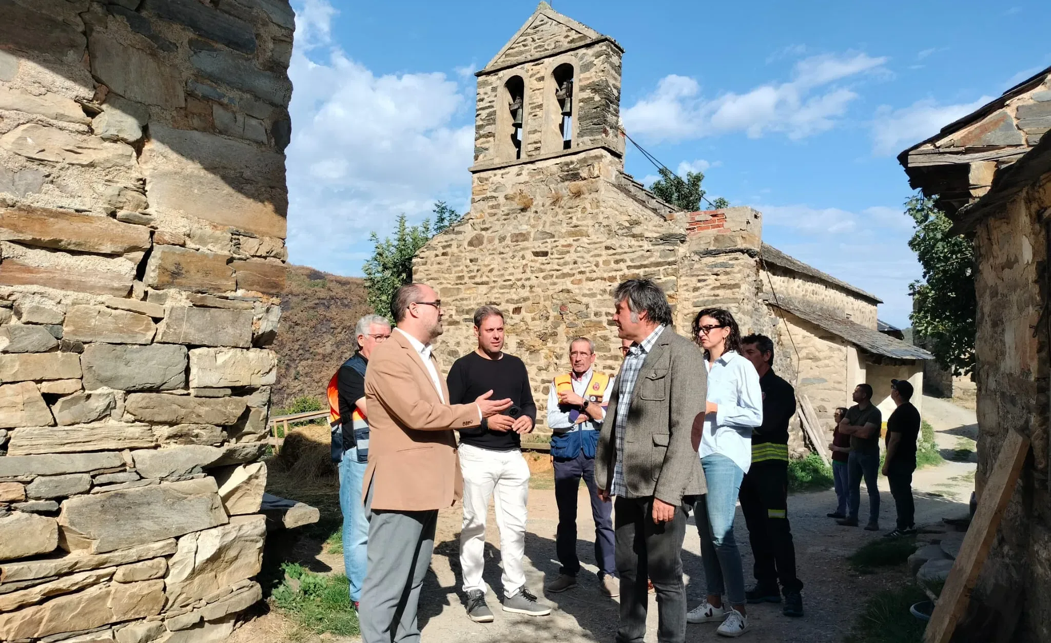 El alcalde de Ponferrada visita las pedanías de Carracedo, Palacios y Compludo afectadas por los incendios de agosto