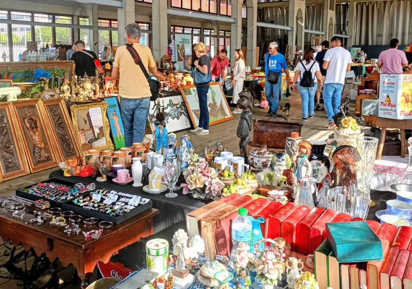Ponferrada vive este sábado y domingo la I Feria de Antigüedades, Coleccionismo y Vintage con más de 30 expositores