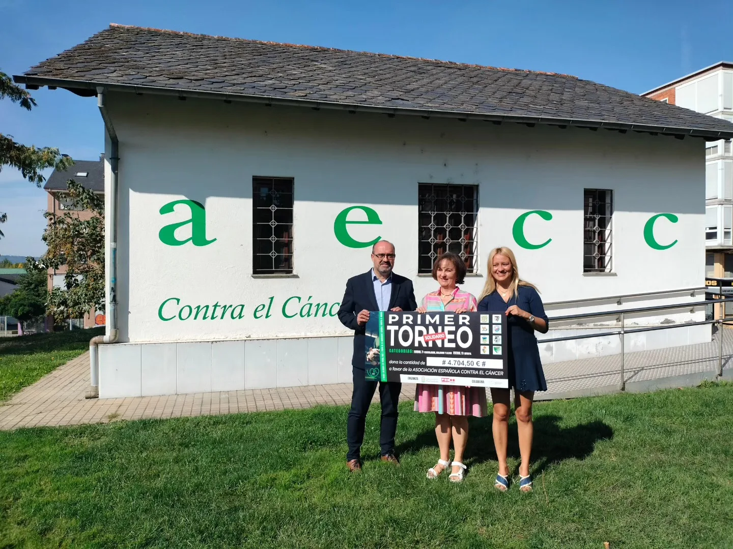 Ponferrada entrega 4.704 euros a la AECC gracias al I Torneo Solidario de Fútbol Base