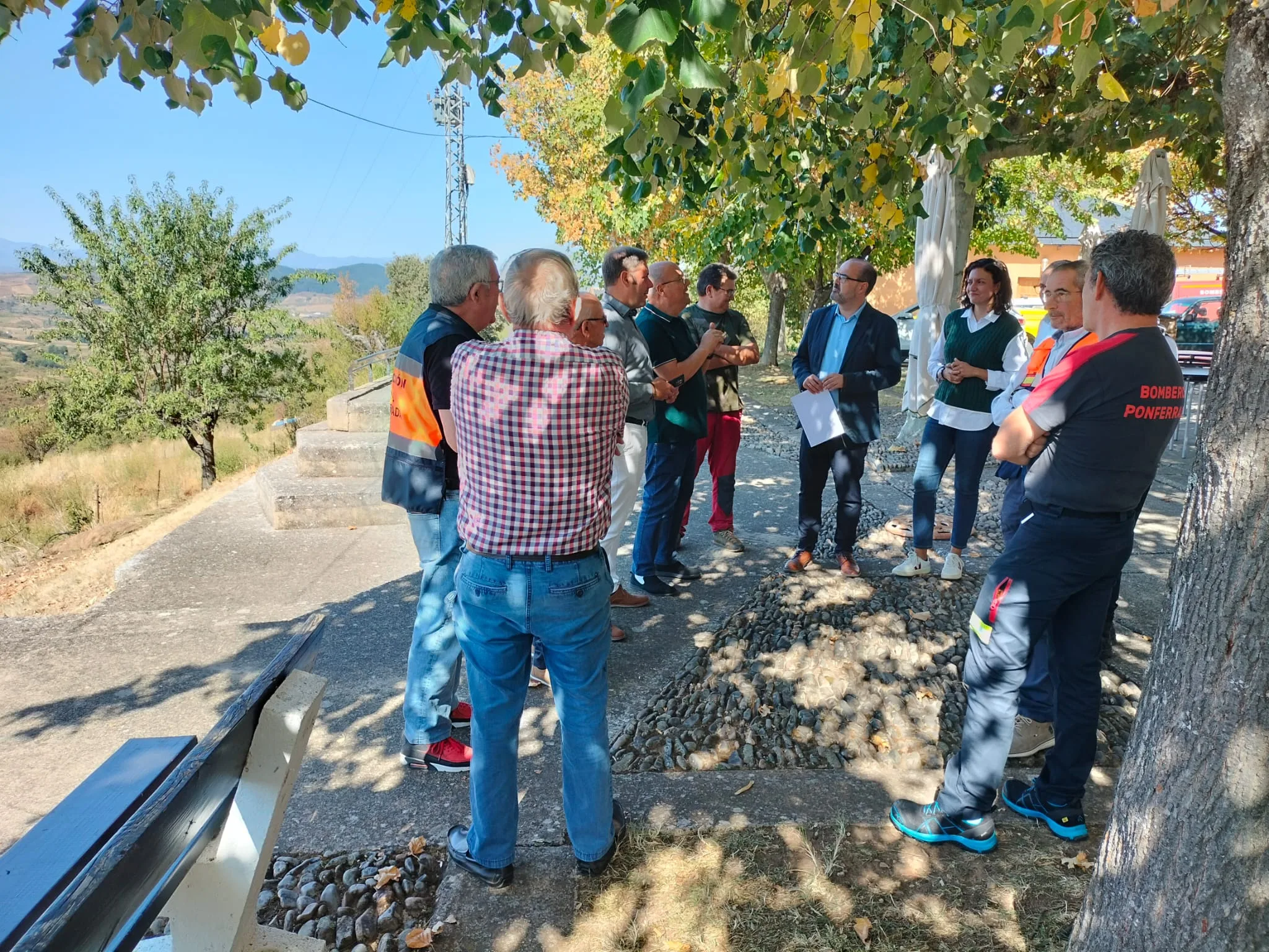 El alcalde de Ponferrada visita Lombillo y Espinoso de Compludo para abordar medidas de recuperación tras los incendios