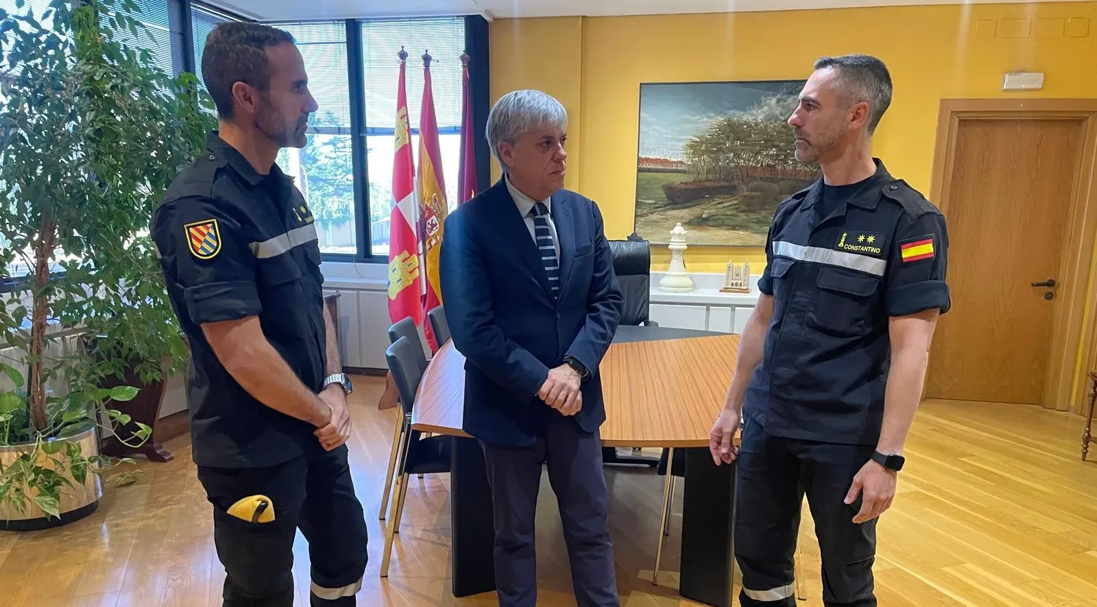 El delegado territorial recibe al nuevo teniente coronel de la UME en León