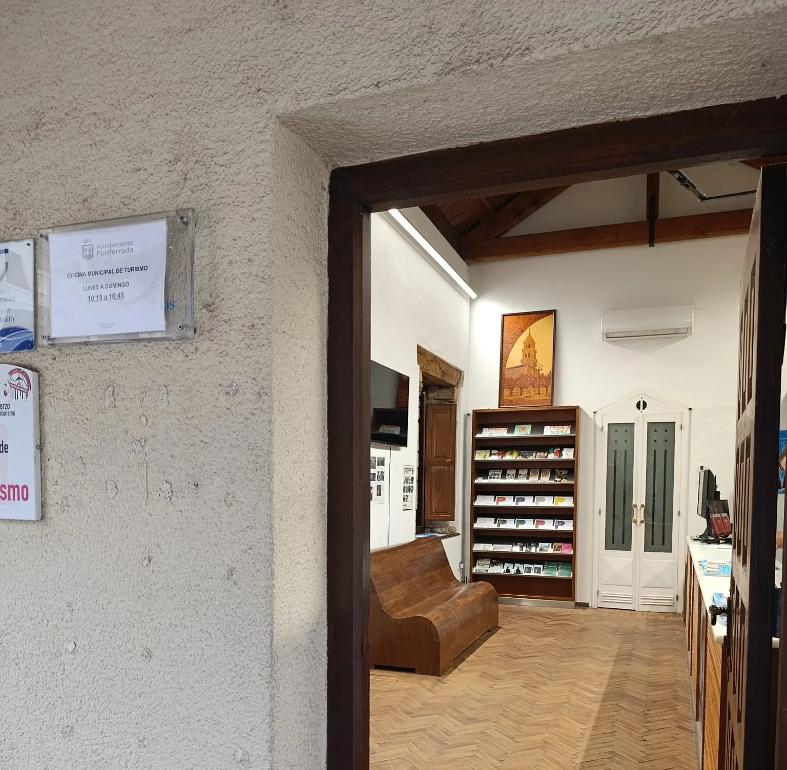 Restituido el servicio en la Oficina de Turismo de Ponferrada