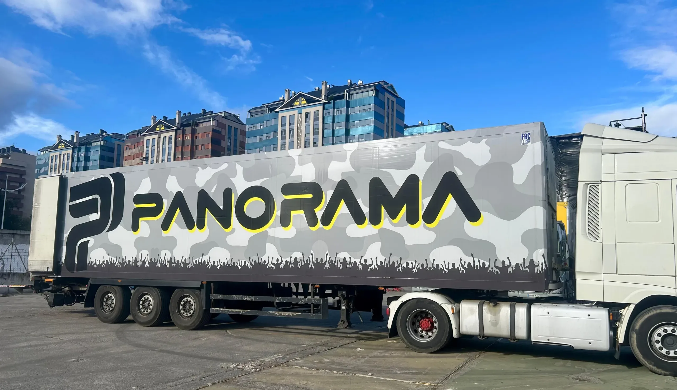 El equipo técnico de Panorama ultima el montaje para el gran espectáculo de esta noche