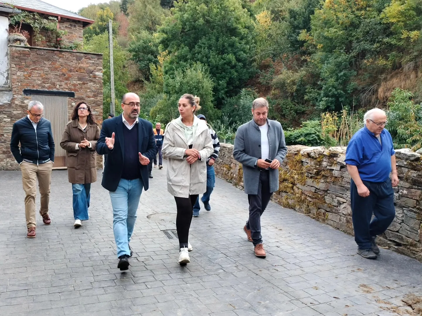 El alcalde de Ponferrada visita Bouzas, San Cristóbal y Manzanedo tras los incendios