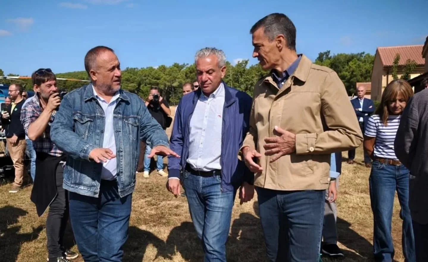 El presidente del Gobierno visita la base BRIF de Tabuyo del Monte acompañado por autoridades leonesas