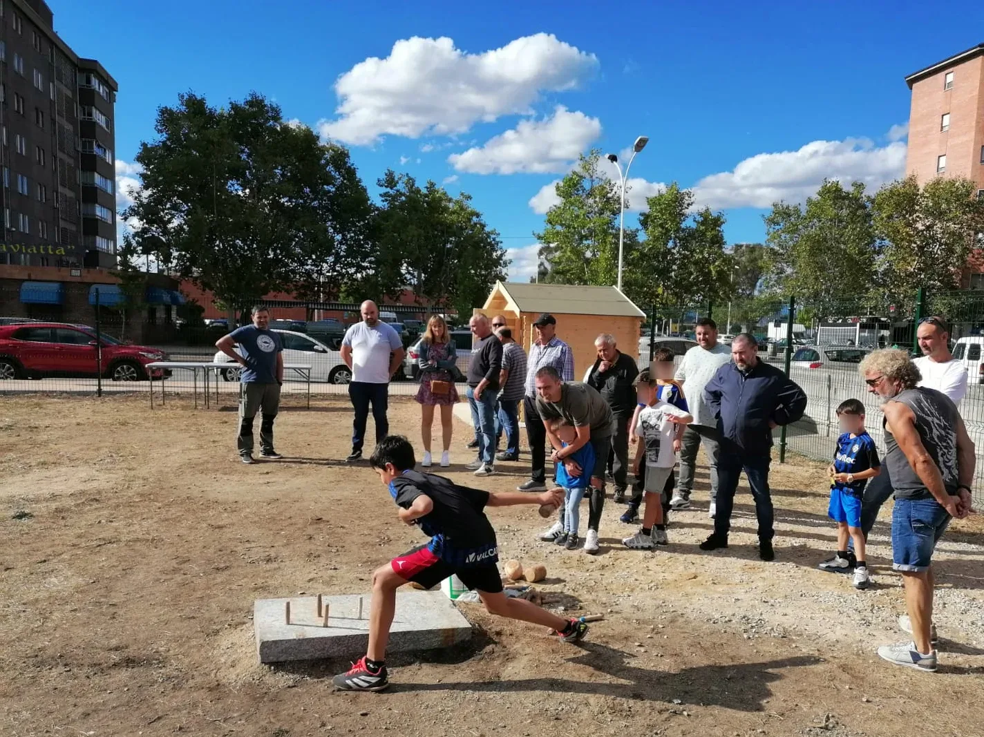 Iniciación al 'bolo berciano' y II Campeonato en el recinto municipal de juegos tradicionales de Ponferrada