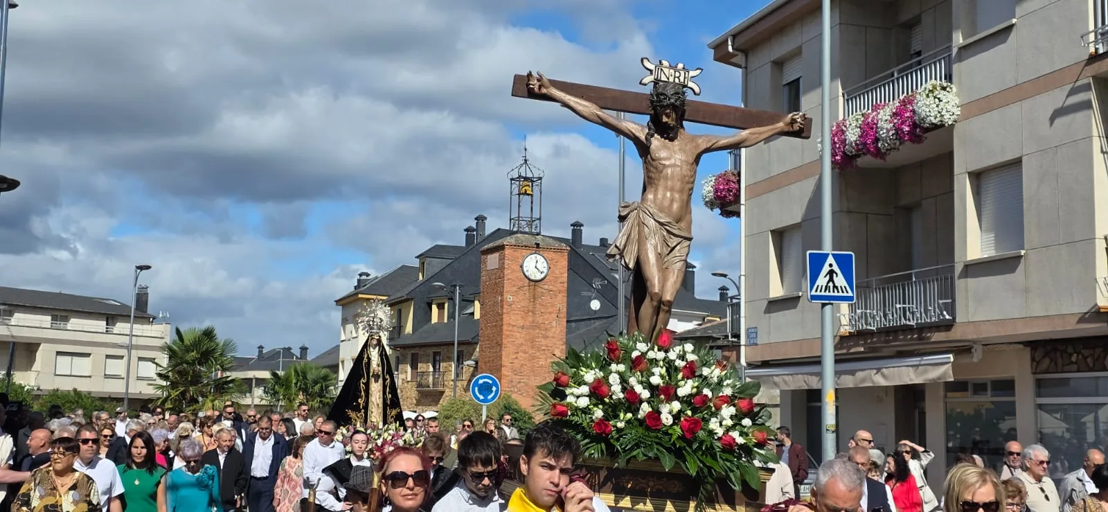 FOTOS | Emotiva procesión de la Virgen de La Soledad en las fiestas patronales de Camponaraya