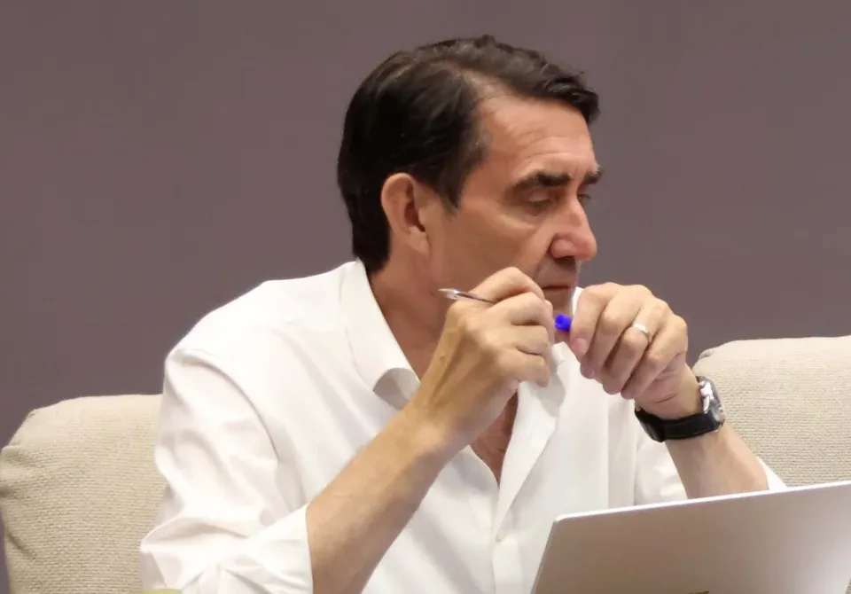 Varios colectivos denuncian ante la Fiscalía Anticorrupción al consejero Suárez-Quiñones por presunto conflicto de intereses