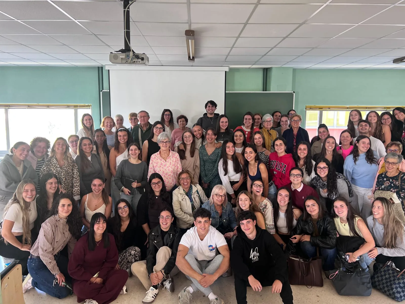 La ULE celebra el Día Mundial de las Personas Mayores con actividades intergeneracionales en León y Ponferrada