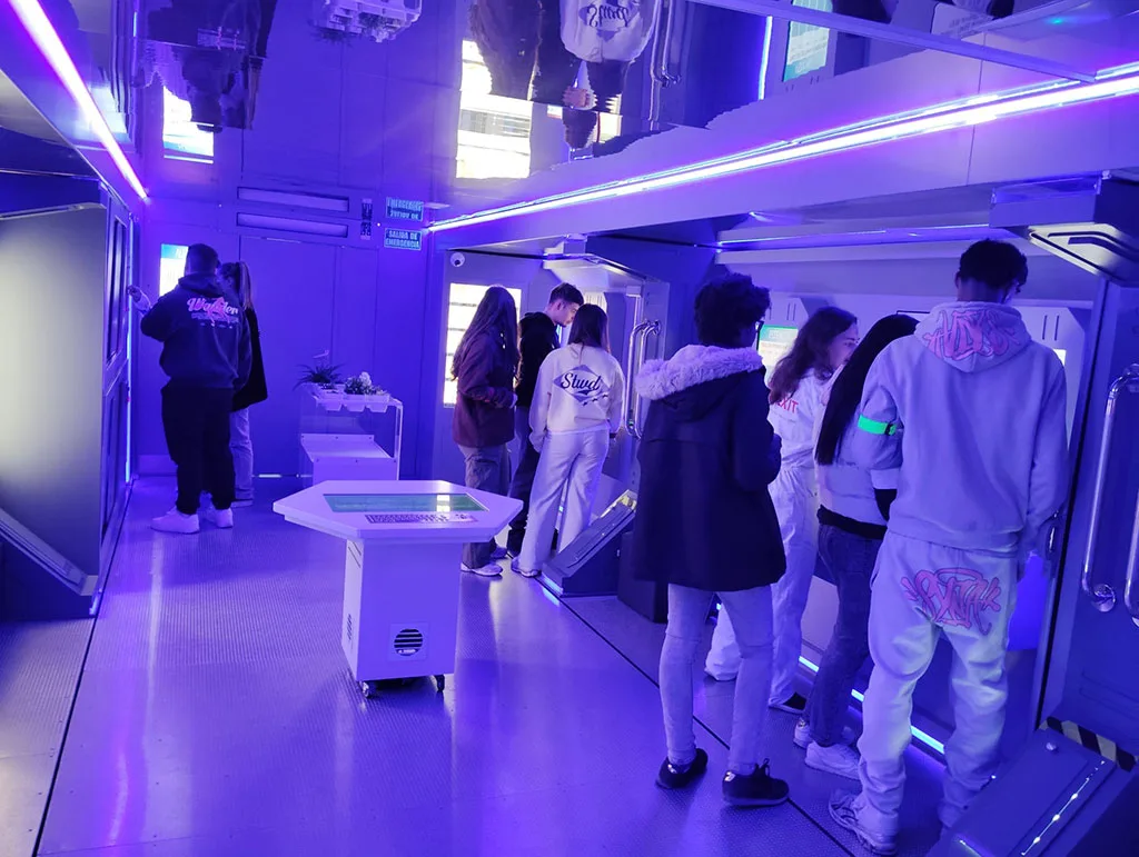 FINEXIT: El 'escape room' que desafía la educación financiera de estudiantes de FP se detiene en Ponferrada