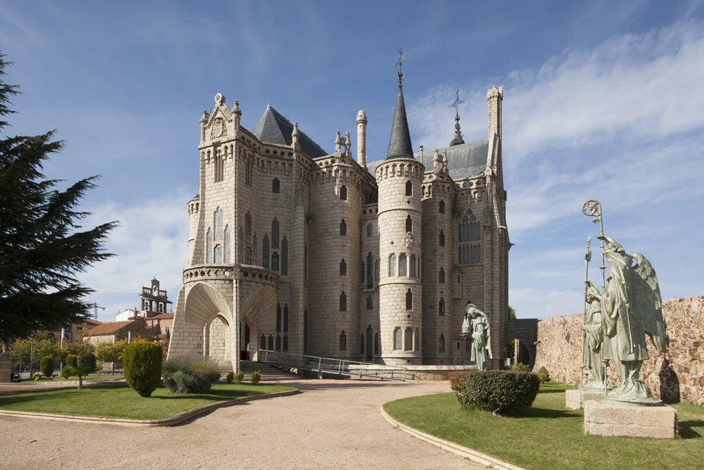 Respaldo en la Comisión de Cultura del Senado a la iniciativa del PP para instar a la Unesco a reconocer como patrimonio mundial los edificios de Gaudí