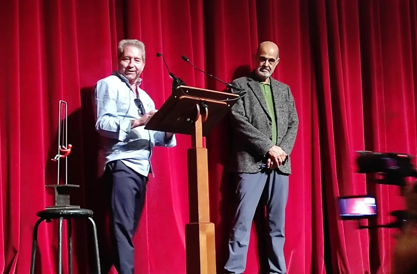 El Teatro Bergidum recibe el premio ‘Aquí entra circo’