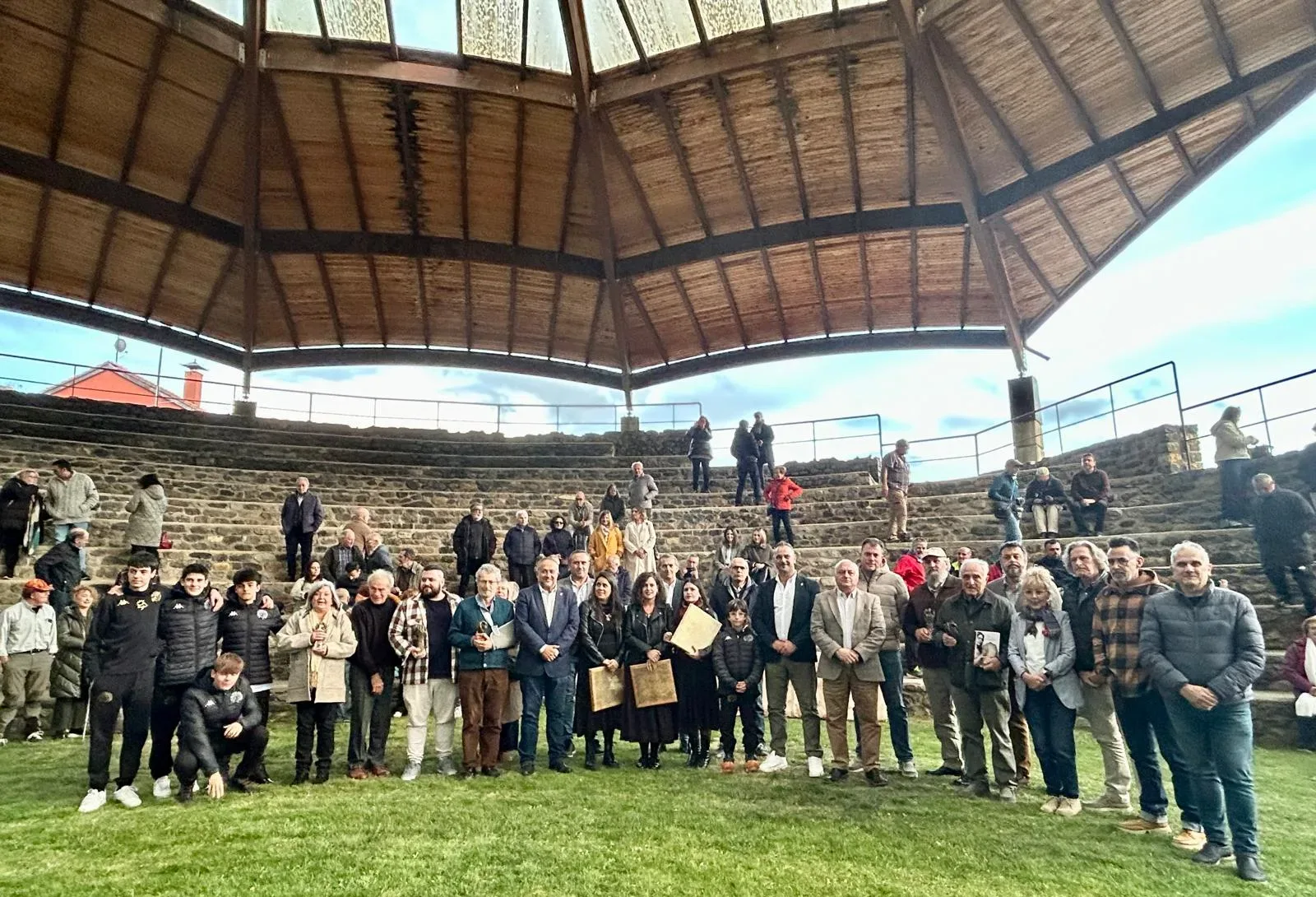 El ILC reconoce en el luchódromo de Riaño a cinco destacados creadores con los Premios Concejo de la Cultura Leonesa
