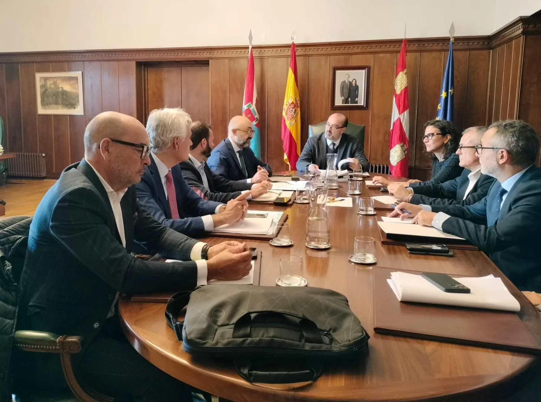 El alcalde de Ponferrada se reúne con el presidente de ADIF para abordar proyectos ferroviarios clave para el municipio
