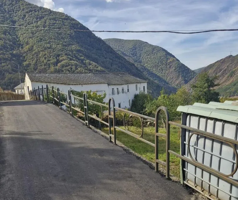 Villablino continúa con los asfaltados en pedanías del municipio