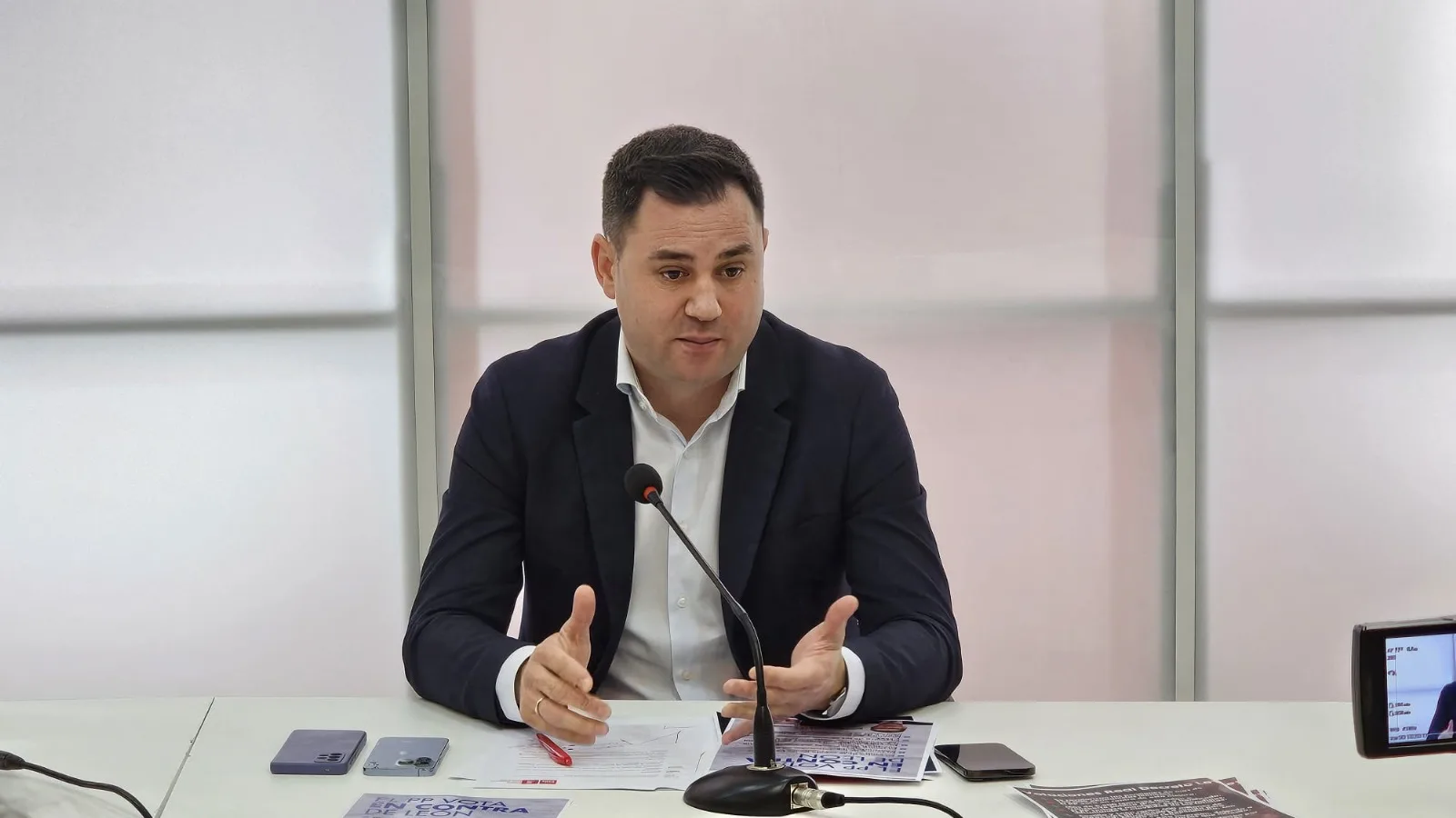 Cendón afirma que “Quiñones no debería estar dando ruedas de prensa, sino en su casa” y pide su cese inmediato