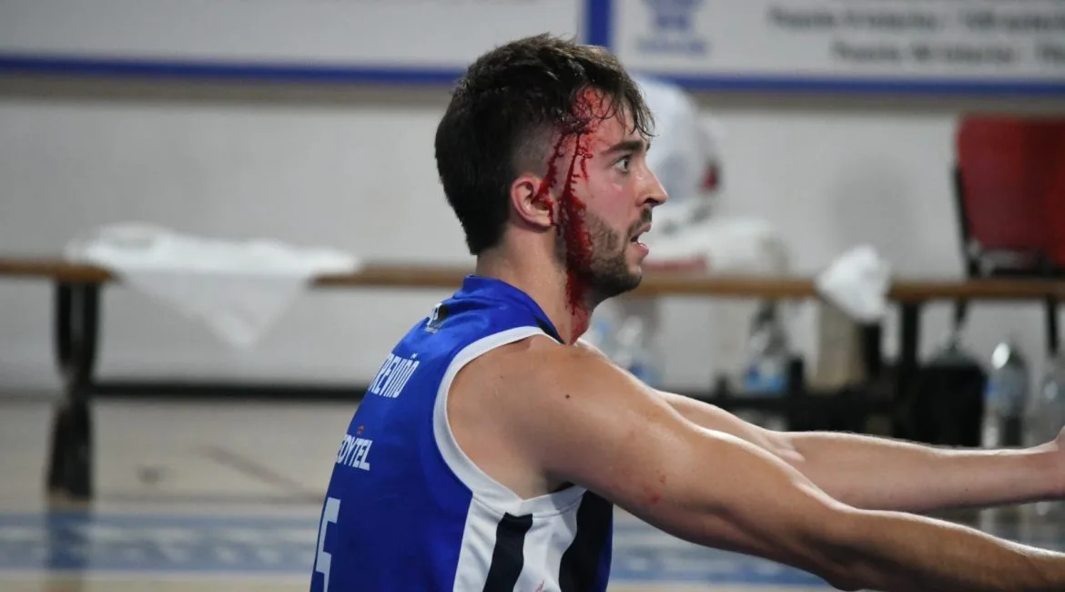 La sangre del Clínica Ponferrada y una afición entregada derrotan a Cáceres (89-77)