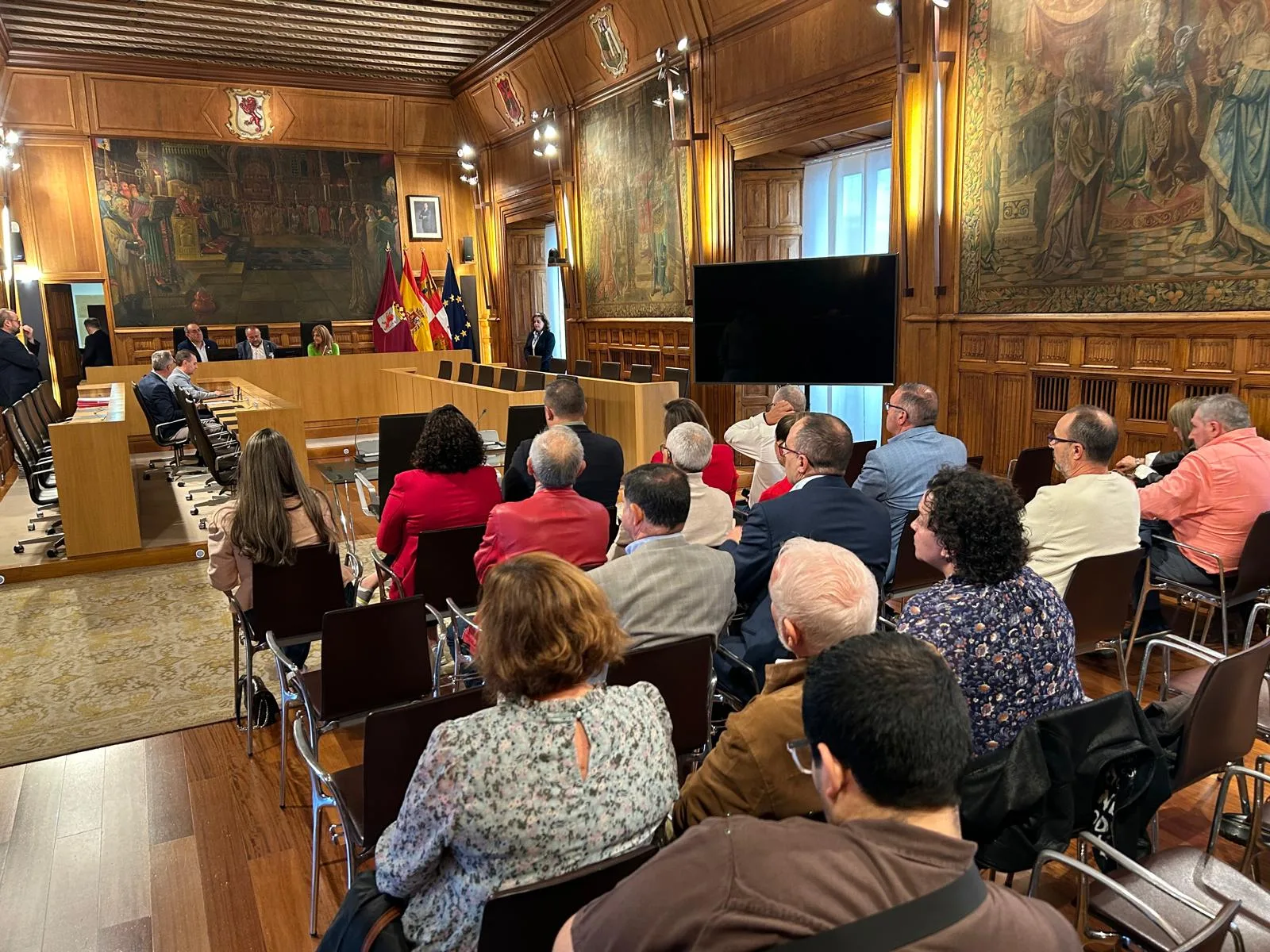 Cacabelos y Corullón, en el proyecto piloto de Diputación para implantar la inteligencia artificial en municipios rurales