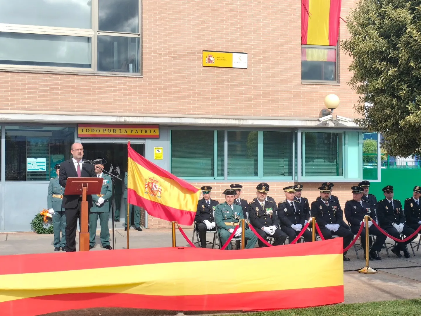 Ponferrada celebra el Día de la Hispanidad y la festividad de la Virgen del Pilar junto a la Guardia Civil