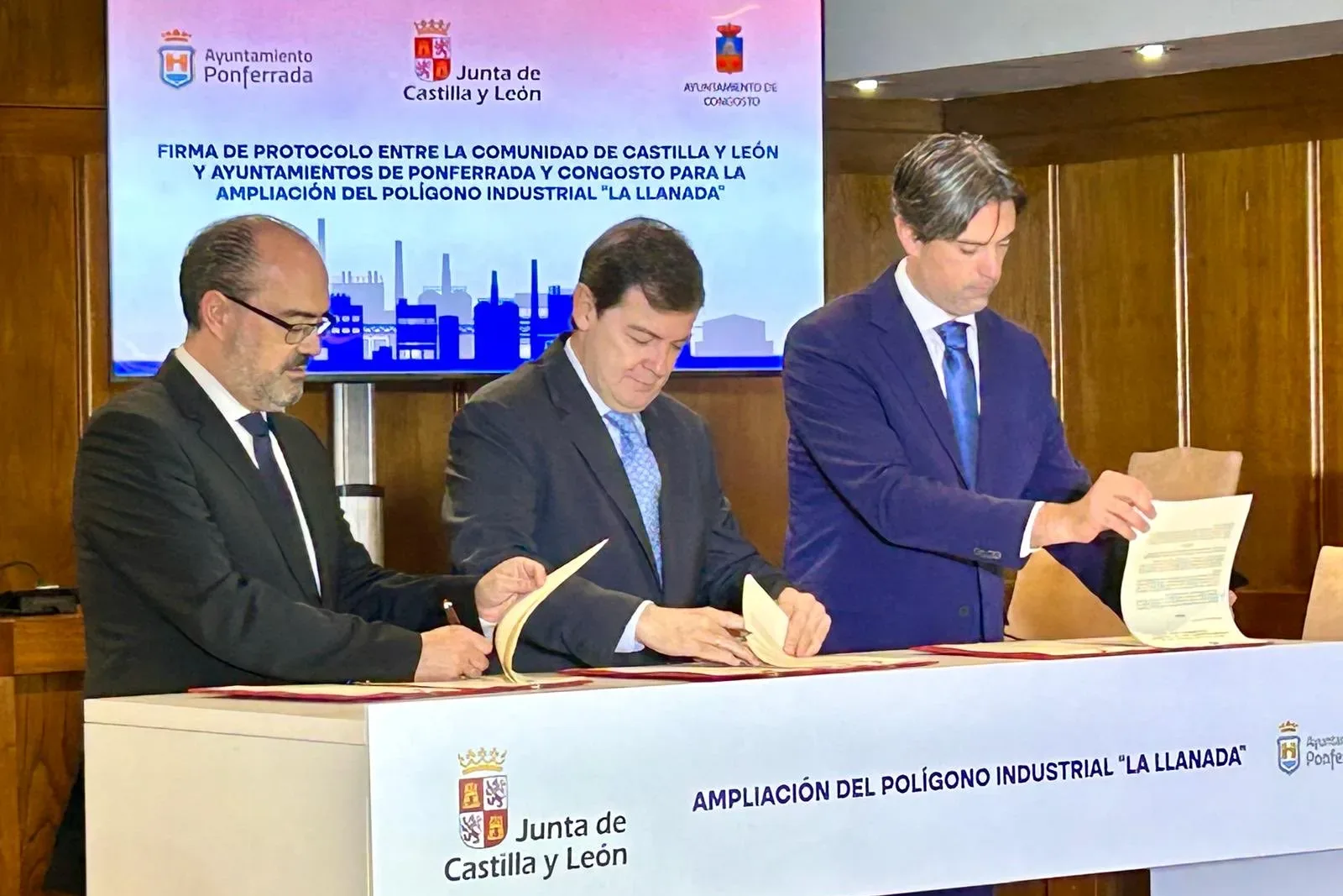 Ponferrada y Congosto firman con la Junta el protocolo para la ampliación del Polígono Industrial de La Llanada