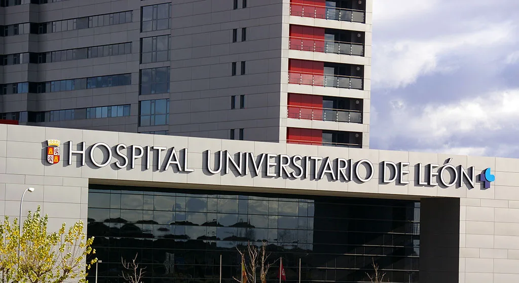El TSJ condena a la Junta por el retraso en dar rehabilitación a un paciente operado de una mano en el Hospital de León