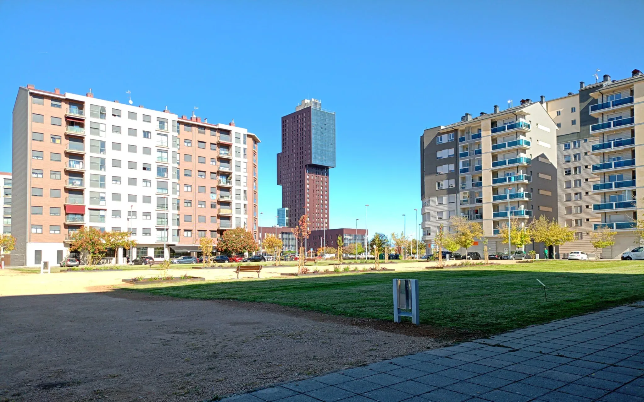 El PCE de El Bierzo lanza una campaña en defensa de la vivienda pública y exige medidas urgentes para garantizar el acceso a un hogar digno