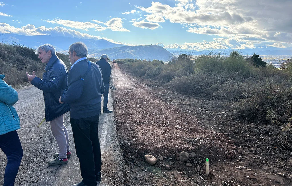 El PSOE denuncia la “invasión” de fincas privadas de dos propietarios en las obras del acceso al Polígono de La Llanada