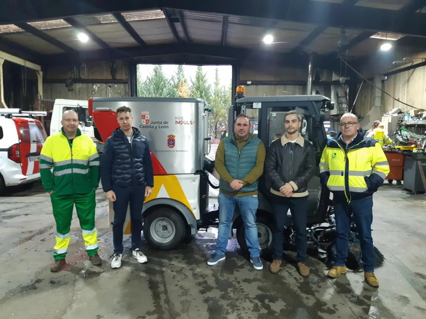 Villablino incorpora una nueva barredora para mejorar la limpieza en la localidad y en las pedanías
