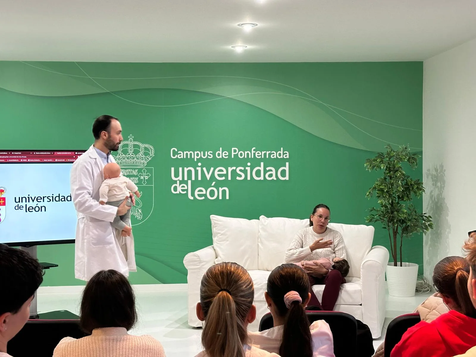 El Campus de Ponferrada impulsa nuevas estrategias docentes para mejorar la formación práctica en lactancia materna