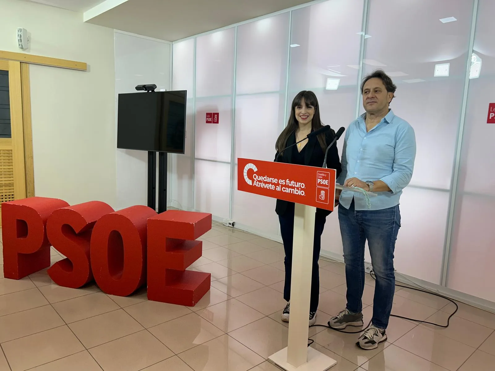 El PSOE de León denuncia el deterioro del sistema educativo público y exige a la Junta “rectificar su modelo privatizador”